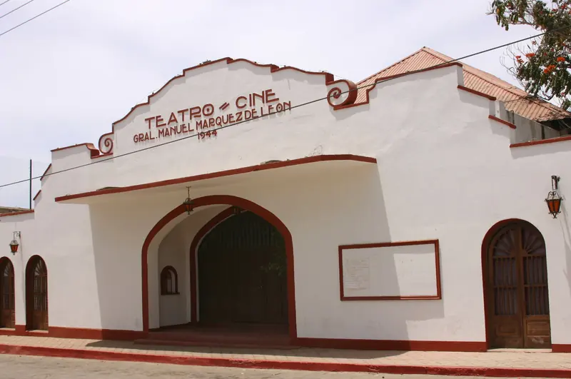 White facade of the Teatro Cine General Manuel Márquez de León in Todos Santos