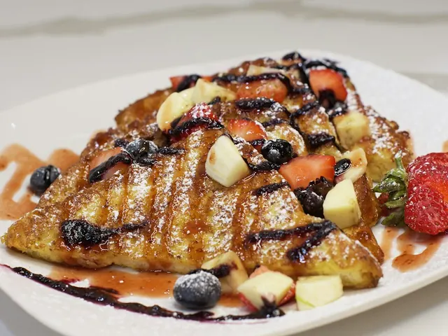 Pan francés con fruta del menú de desayuno a bordo