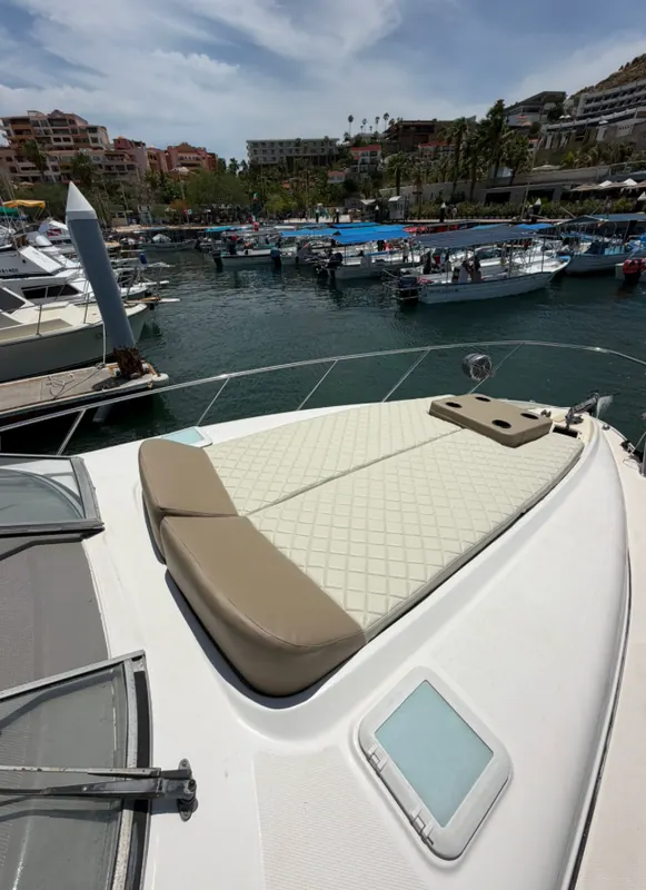 Bayliner 33 private yacht in Cabo San Lucas