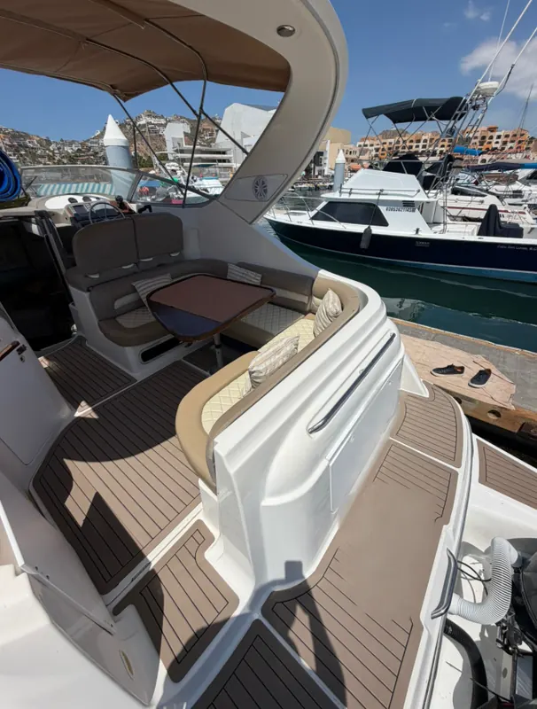 Bayliner 33 private yacht in Cabo San Lucas