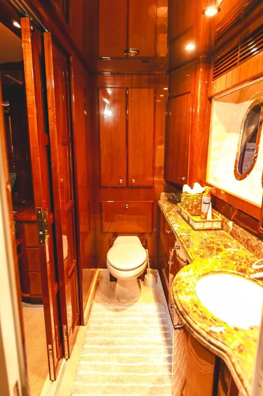 Yate privado McKinna 70 en Cabo San Lucas