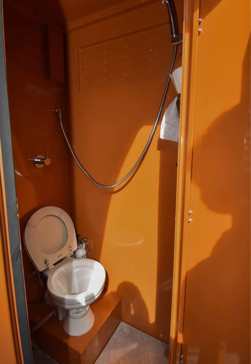 Enclosed head with freshwater shower on board the Pontoon 38 party pontoon