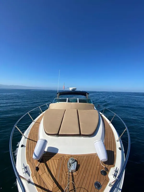 Sea Ray 36, yate tipo express en renta privada en Cabo San Lucas