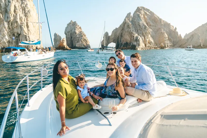 Día en familia en yate privado en Cabo San Lucas
