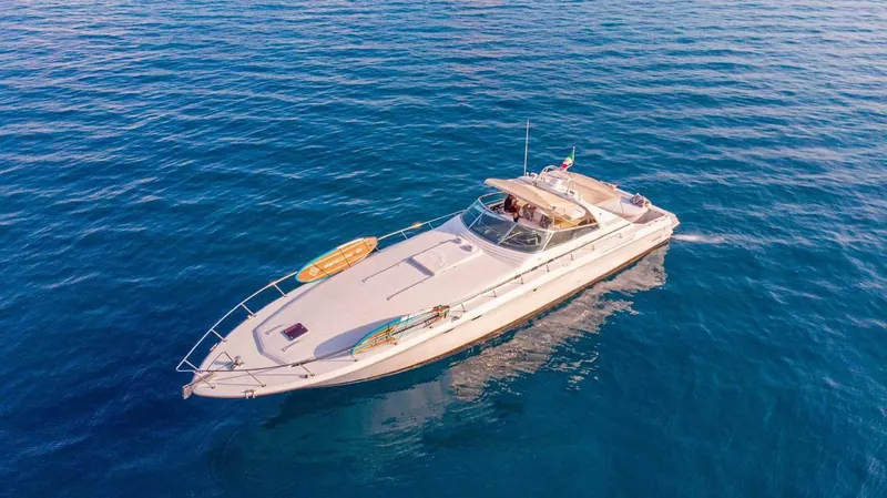 Sea Ray 65, yate a motor tipo express en renta privada en Cabo San Lucas